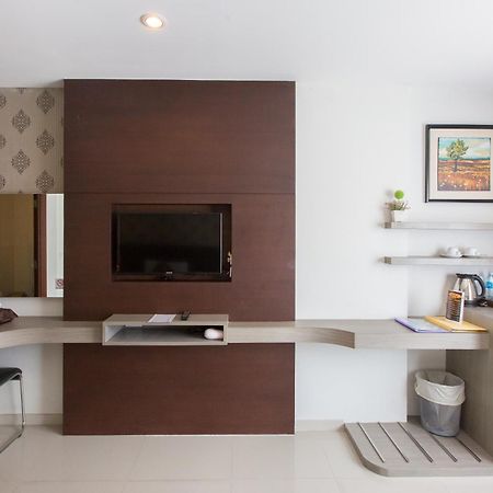 Hemingways Silk Hotel Patong ภายนอก รูปภาพ
