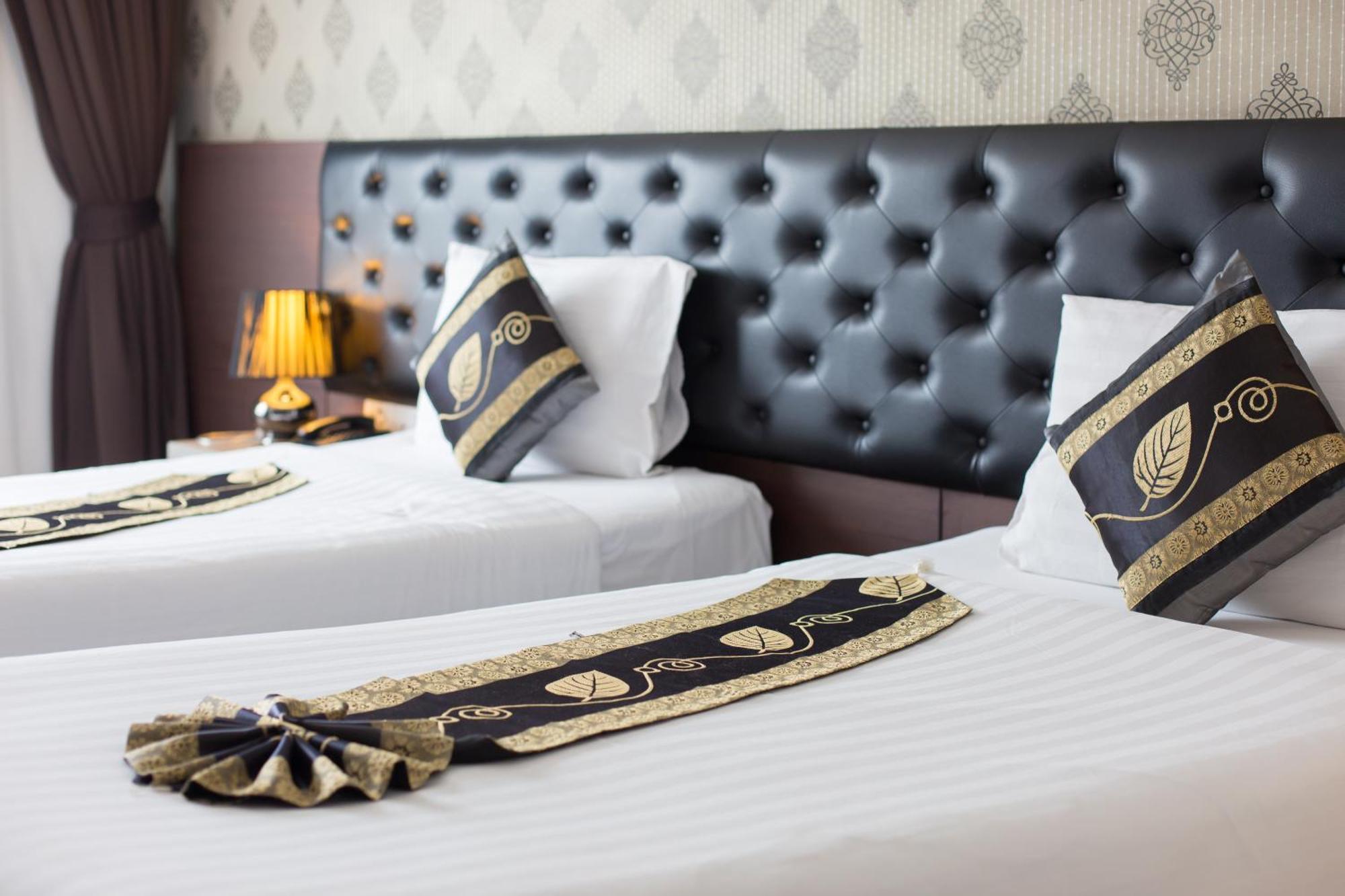 Hemingways Silk Hotel Patong ภายนอก รูปภาพ