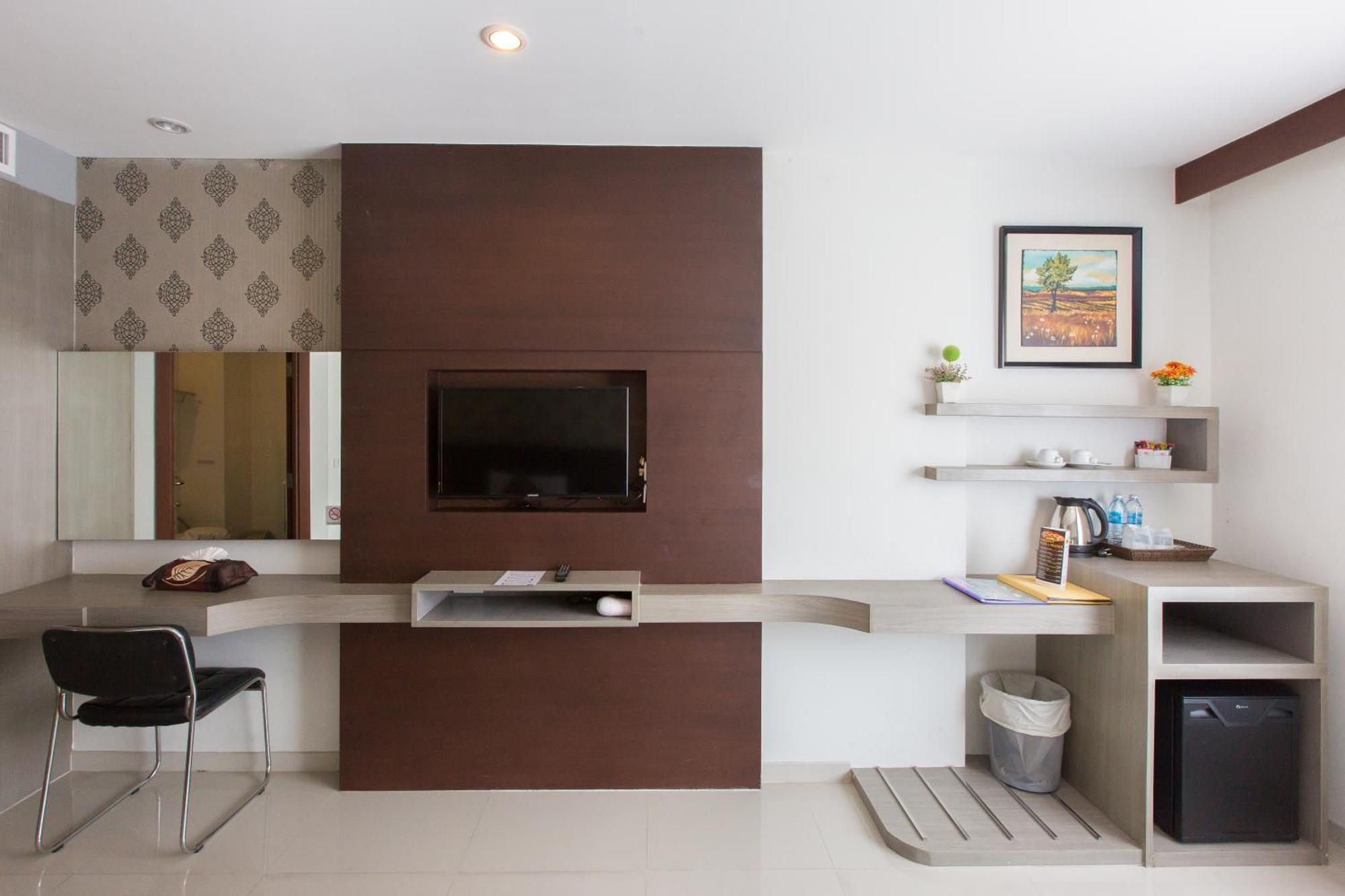 Hemingways Silk Hotel Patong ภายนอก รูปภาพ