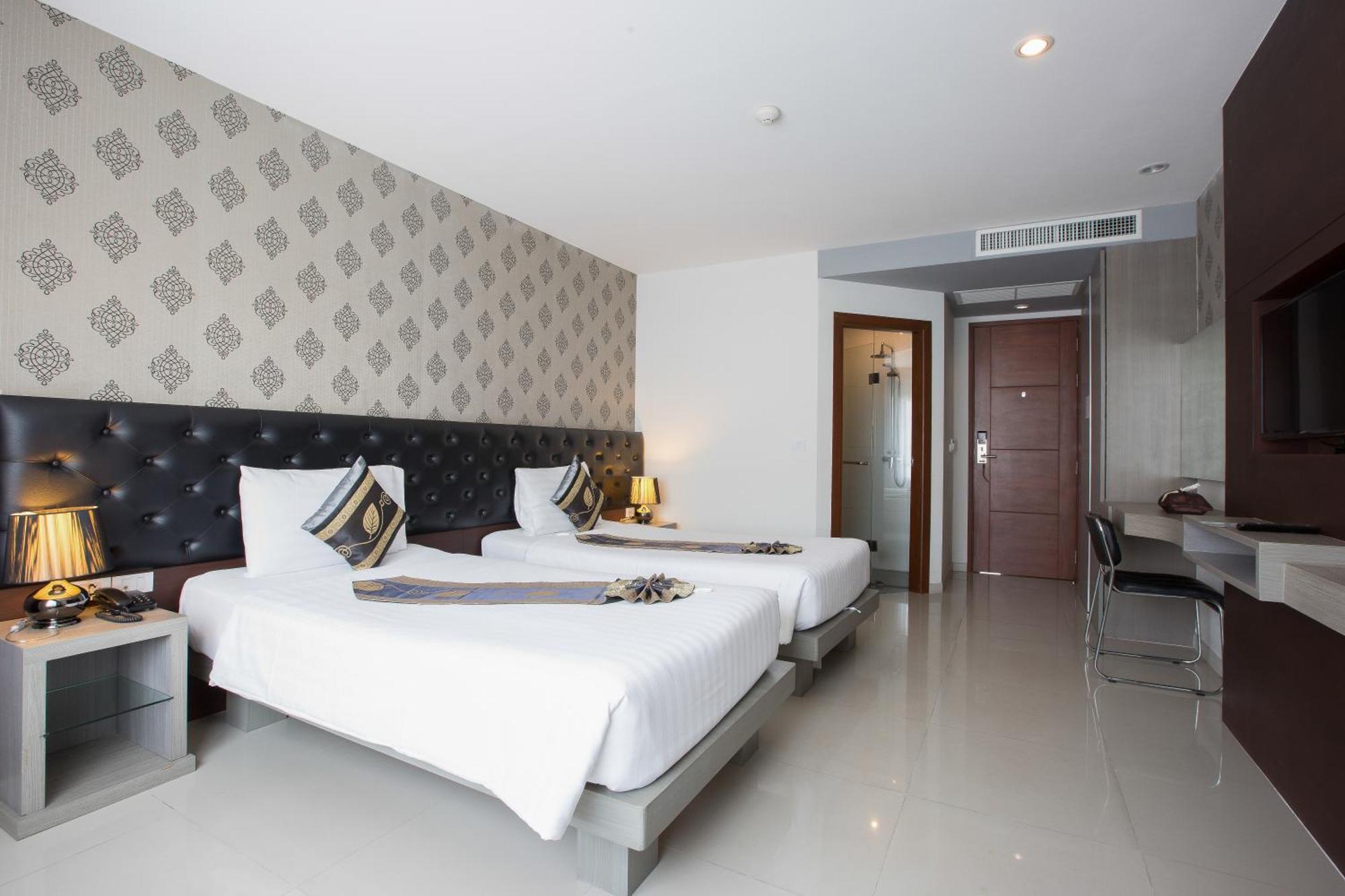 Hemingways Silk Hotel Patong ภายนอก รูปภาพ