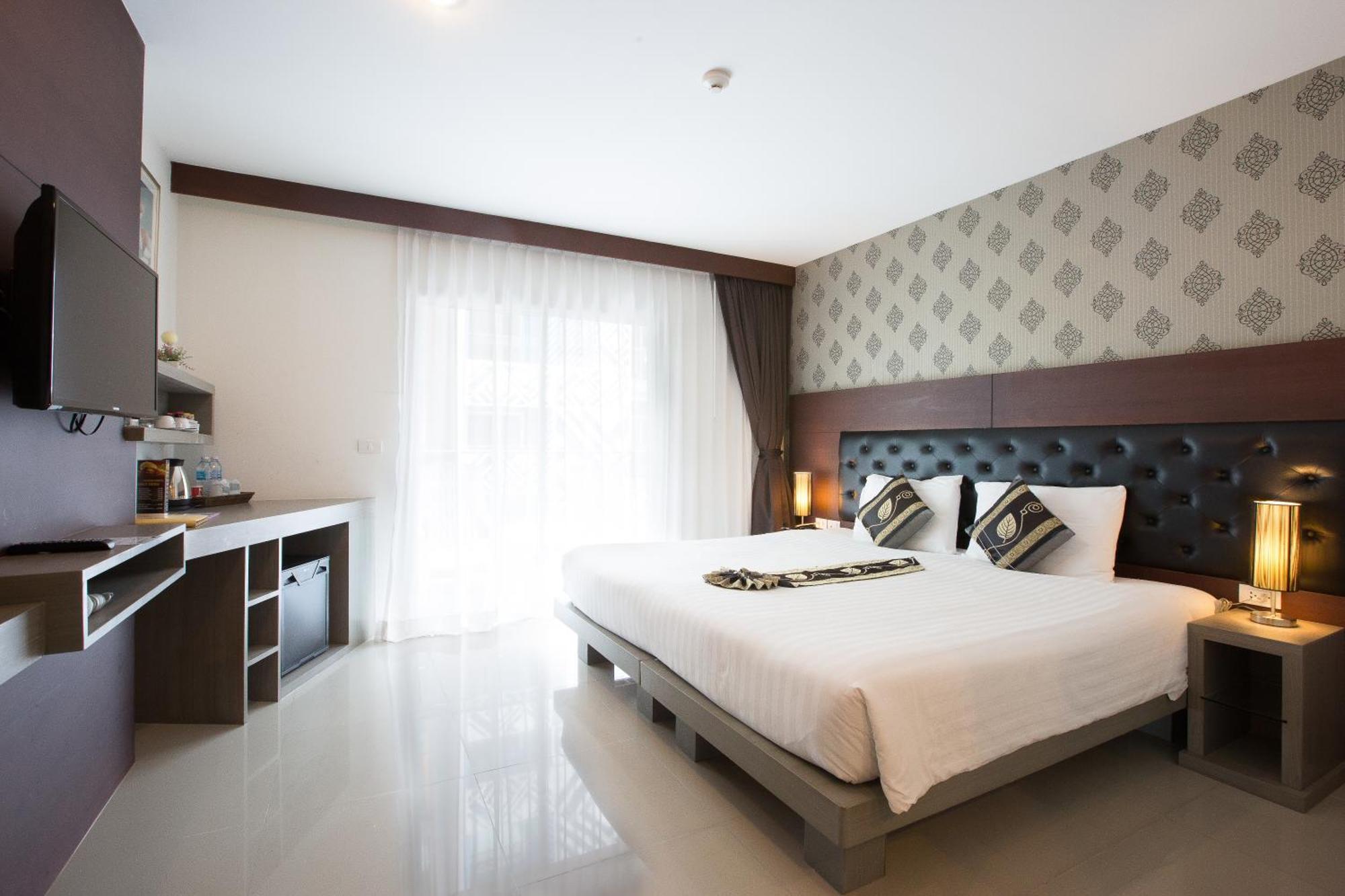 Hemingways Silk Hotel Patong ภายนอก รูปภาพ