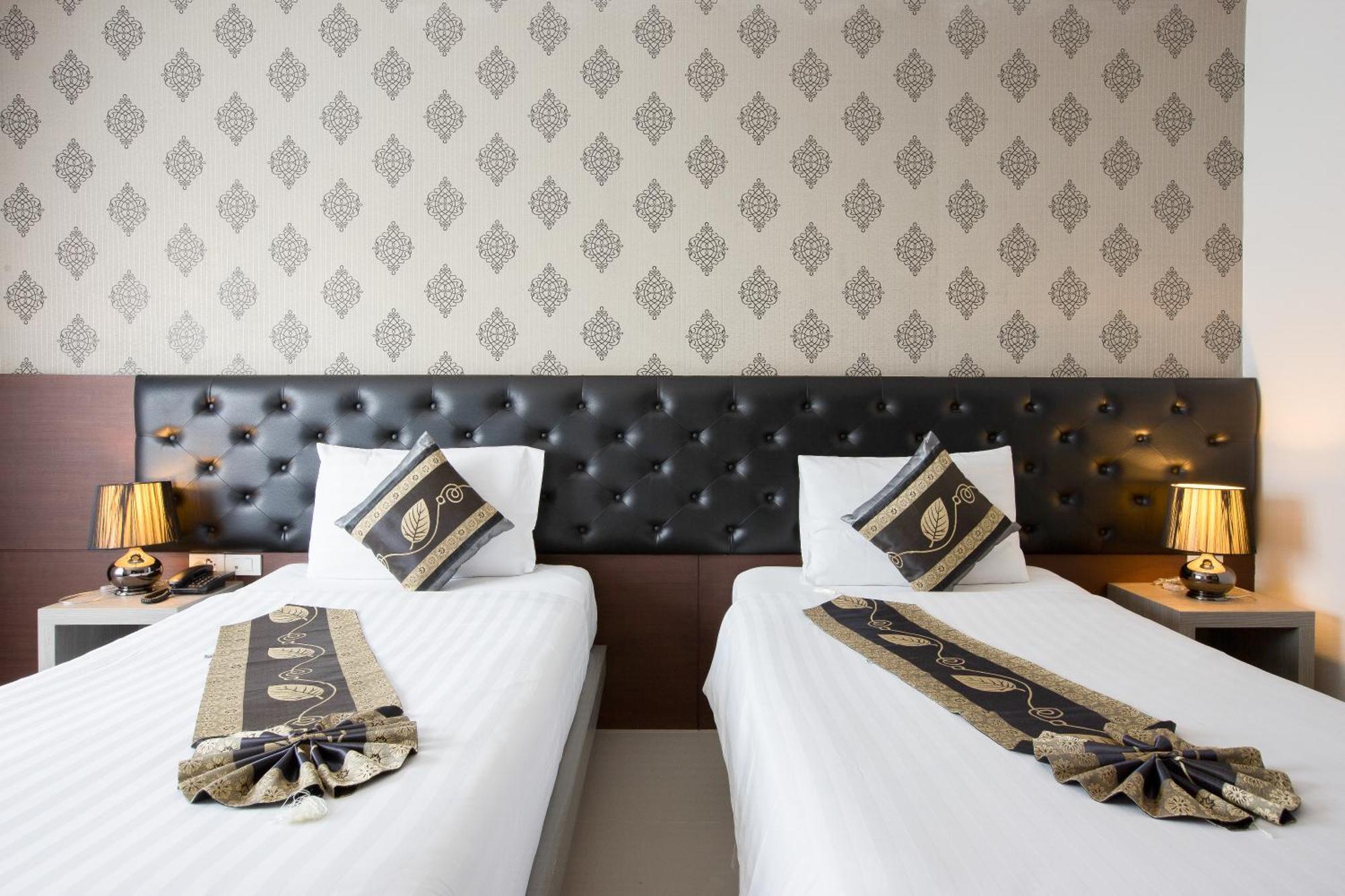 Hemingways Silk Hotel Patong ภายนอก รูปภาพ