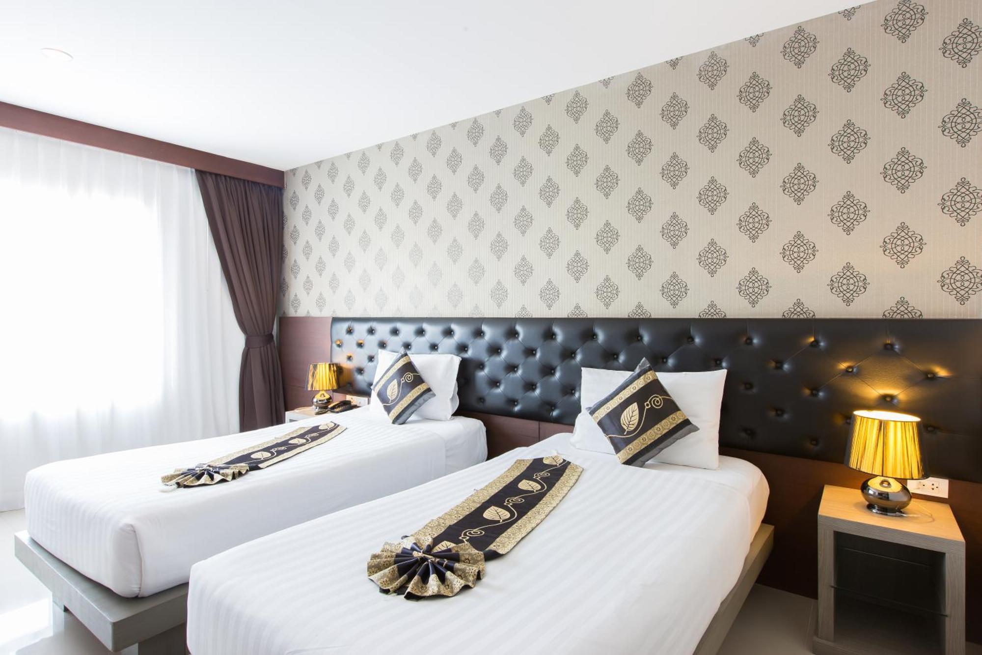 Hemingways Silk Hotel Patong ภายนอก รูปภาพ