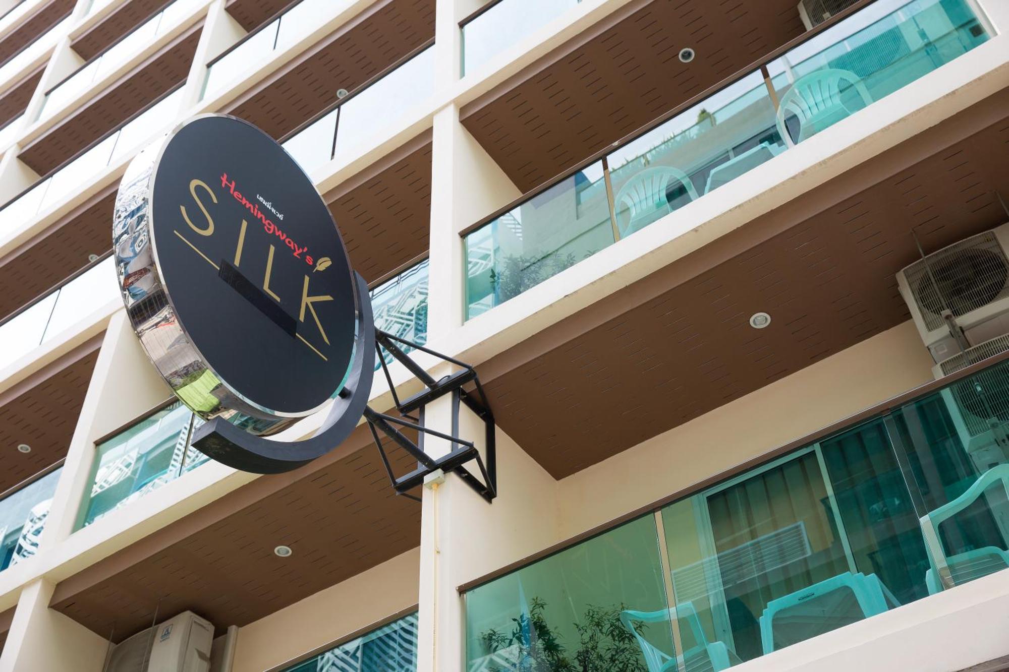 Hemingways Silk Hotel Patong ภายนอก รูปภาพ