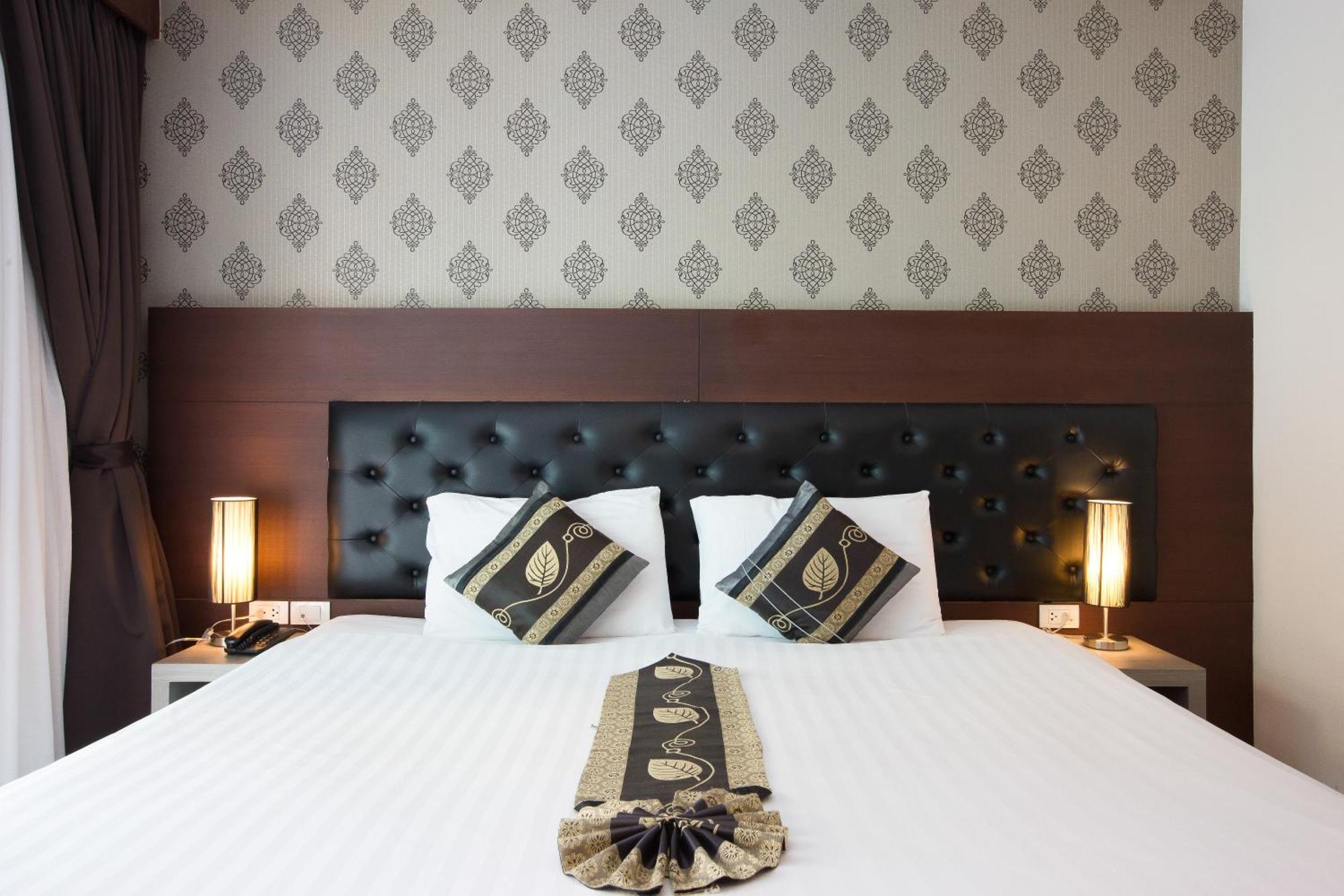 Hemingways Silk Hotel Patong ภายนอก รูปภาพ